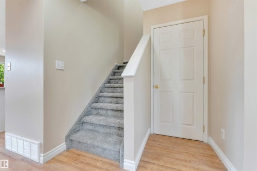 2321 37B Ave Nw, Edmonton, AB 