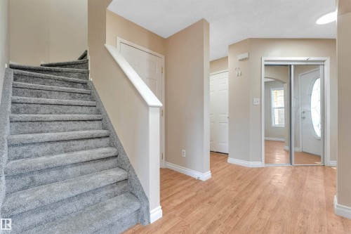 2321 37B Ave Nw, Edmonton, AB 
