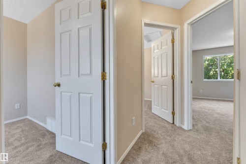 2321 37B Ave Nw, Edmonton, AB 