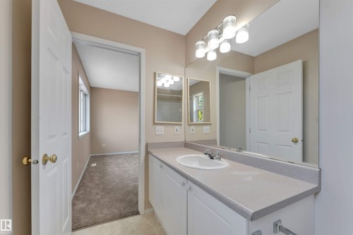 2321 37B Ave Nw, Edmonton, AB 