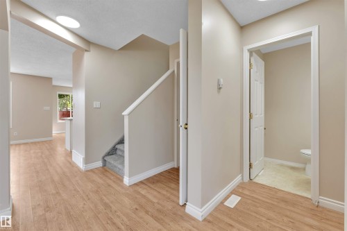 2321 37B Ave Nw, Edmonton, AB 