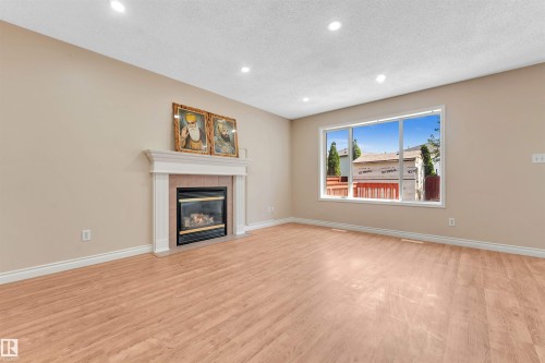 2321 37B Ave Nw, Edmonton, AB 