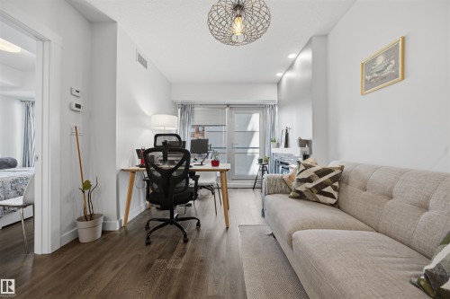Open concept living area with wood-finish flooring - 802 9720 106 Street, Edmonton, AB 