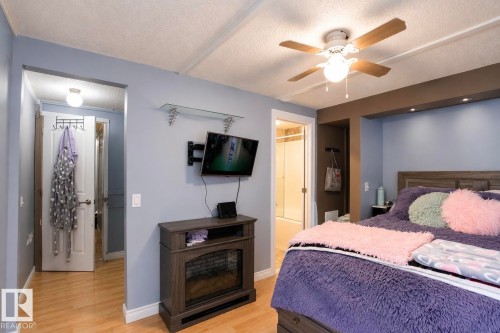 2415 West Oak Way, Edmonton, AB 