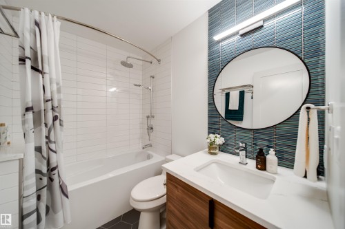 5431 113A Street, Edmonton, AB - Indoor Photo Showing Bathroom