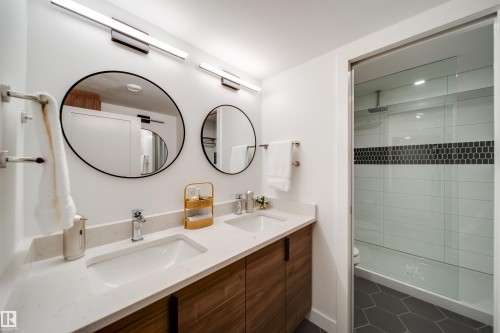 5431 113A Street, Edmonton, AB - Indoor Photo Showing Bathroom