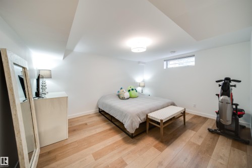 5431 113A Street, Edmonton, AB - Indoor Photo Showing Bedroom