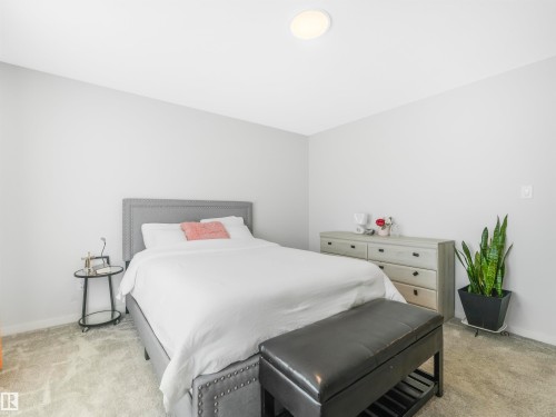 9311 226 Street, Edmonton, AB - Indoor Photo Showing Bedroom