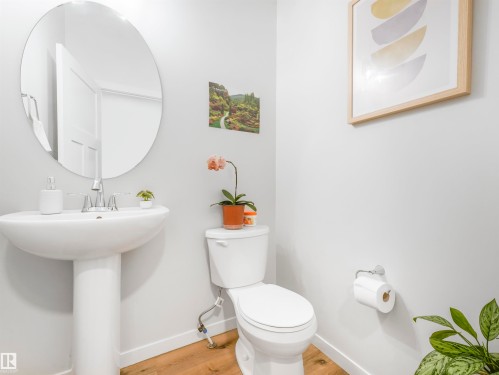 9311 226 Street, Edmonton, AB - Indoor Photo Showing Bathroom