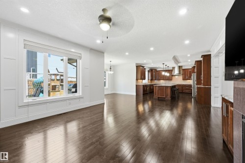 5216 Mullen Crest, Edmonton, AB 