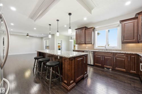 5216 Mullen Crest, Edmonton, AB 