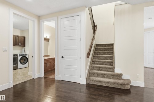 5216 Mullen Crest, Edmonton, AB 