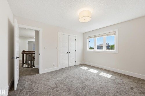 5216 Mullen Crest, Edmonton, AB 