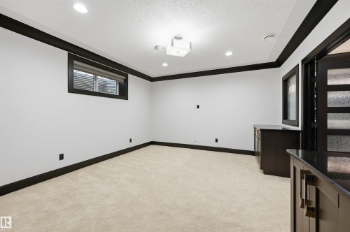 5216 Mullen Crest, Edmonton, AB 