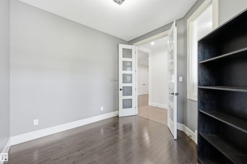 5216 Mullen Crest, Edmonton, AB 