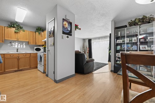 135 Hyndman Crescent, Edmonton, AB 