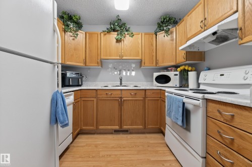 135 Hyndman Crescent, Edmonton, AB 