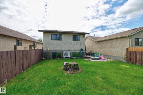 135 Hyndman Crescent, Edmonton, AB 