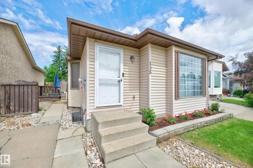 135 Hyndman Crescent, Edmonton, AB 