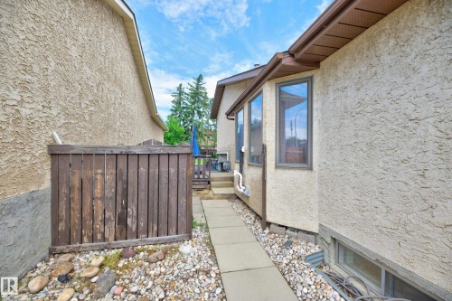 135 Hyndman Crescent, Edmonton, AB 