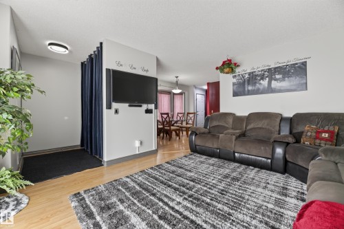 135 Hyndman Crescent, Edmonton, AB 
