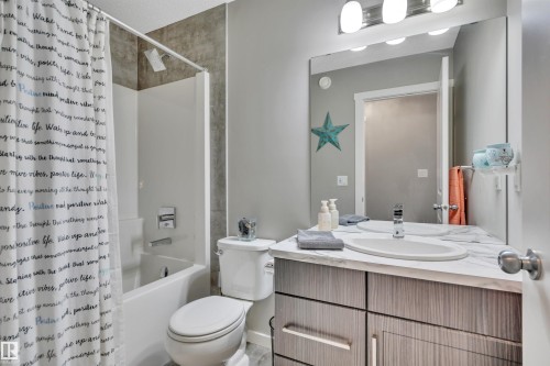 548 Reynalds Wynd, Leduc, AB - Indoor Photo Showing Bathroom