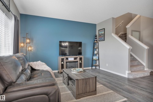548 Reynalds Wynd, Leduc, AB - Indoor Photo Showing Living Room