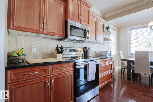 240 Henderson Link, Spruce Grove, AB - Indoor Photo Showing Kitchen