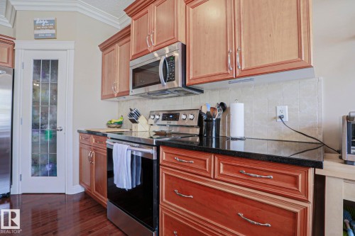 240 Henderson Link, Spruce Grove, AB - Indoor Photo Showing Kitchen
