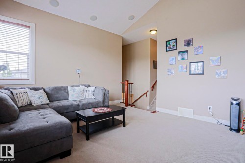 240 Henderson Link, Spruce Grove, AB - Indoor Photo Showing Other Room