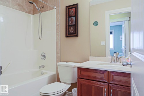240 Henderson Link, Spruce Grove, AB - Indoor Photo Showing Bathroom