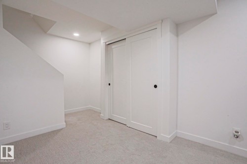 240 Henderson Link, Spruce Grove, AB - Indoor Photo Showing Other Room
