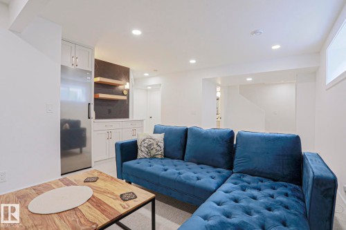 240 Henderson Link, Spruce Grove, AB - Indoor Photo Showing Living Room