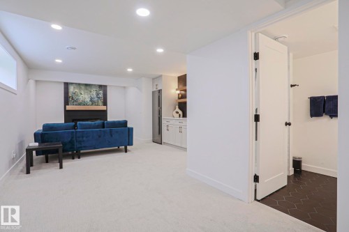 240 Henderson Link, Spruce Grove, AB - Indoor Photo Showing Other Room