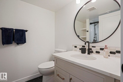 240 Henderson Link, Spruce Grove, AB - Indoor Photo Showing Bathroom