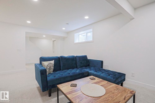 240 Henderson Link, Spruce Grove, AB - Indoor Photo Showing Living Room