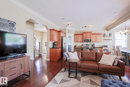 240 Henderson Link, Spruce Grove, AB - Indoor Photo Showing Living Room