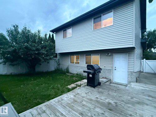 Expansive rear deck with wood planking - 1978 Tomlinson Green Green, Edmonton, AB 