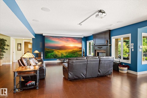 3 Blackhawk Drive, Rural Parkland County, AB - Indoor Photo Showing Living Room