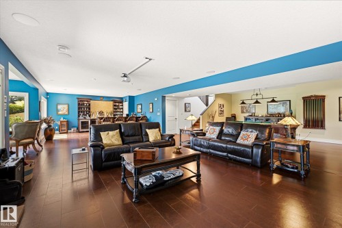 3 Blackhawk Drive, Rural Parkland County, AB - Indoor Photo Showing Living Room