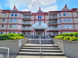 407 2011 137 Avenue  Edmonton, AB T5A 4W2