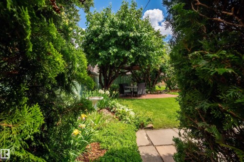 13007 124 Avenue, Edmonton, AB 