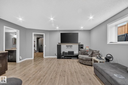 5204 159 Avenue, Edmonton, AB 