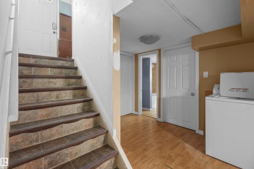 Image quality insufficient for description - 7520 106 Street, Edmonton, AB 