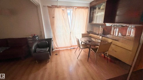 Image quality insufficient for description - 11404 92 Street Nw, Edmonton, AB - Indoor