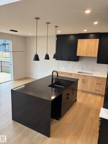 1061 Goldfinch Way, Edmonton, AB 