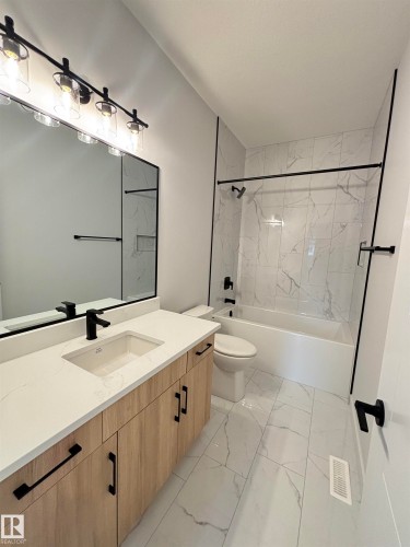 1061 Goldfinch Way, Edmonton, AB 