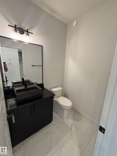 1061 Goldfinch Way, Edmonton, AB 