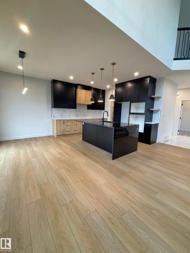 1061 Goldfinch Way, Edmonton, AB 