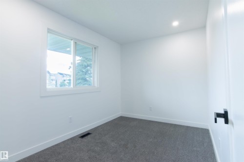 33 15710 Beaumaris Road, Edmonton, AB 